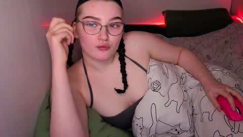 Snapshot of milliedoll chatting on 11/25/25, 10:48 Millie online show from 11/25/25, 10:48