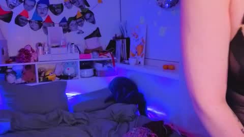 Snapshot of milliedoll chatting on 12/18/25, 02:56 Millie online show from 12/18/25, 02:56