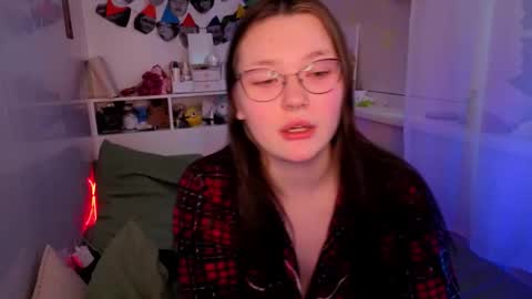 Snapshot of milliedoll chatting on 12/20/25, 04:52 Millie online show from 12/20/25, 04:52