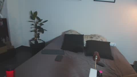 Mila  online show from 02/08/25, 05:50