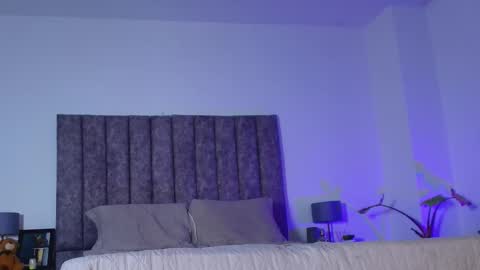 Mila  online show from 09/18/25, 08:49