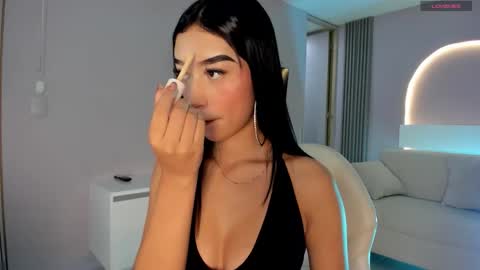 Snapshot of millieskinny_ chatting on 10/14/25, 11:05 Ana Maria online show from 10/14/25, 11:05