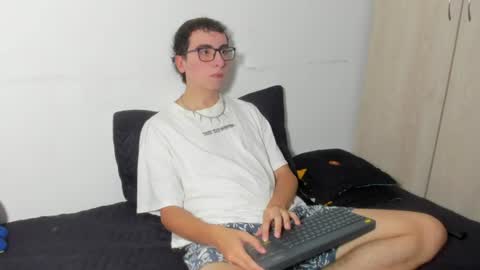 Snapshot of milogm_ chatting on 06/26/26, 06:45 milogm_ online show from 06/26/26, 06:45