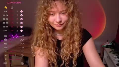 Snapshot of milounee chatting on 06/20/26, 08:17 milounee online show from 06/20/26, 08:17