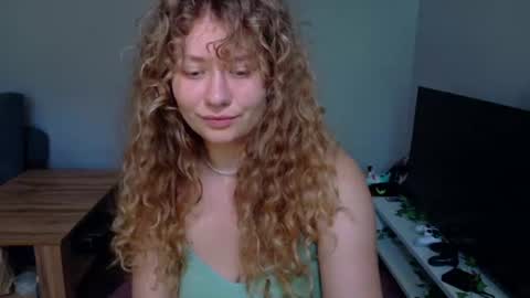 Snapshot of milounee chatting on 07/08/26, 08:19 milounee online show from 07/08/26, 08:19