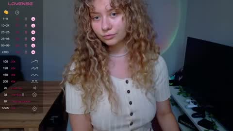 Snapshot of milounee chatting on 07/10/26, 02:41 milounee online show from 07/10/26, 02:41