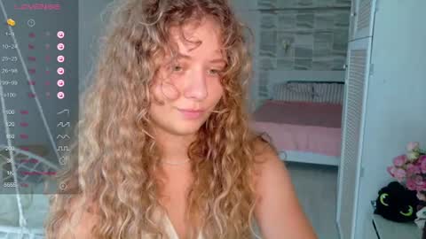 Snapshot of milounee chatting on 08/01/26, 08:13 milounee online show from 08/01/26, 08:13