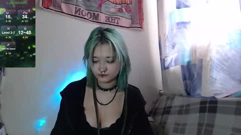 Snapshot of milten_trish chatting on 09/15/25, 12:27 milten_trish online show from 09/15/25, 12:27