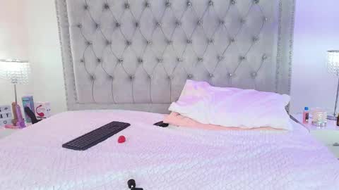 Milu ballmer  online show from 03/07/25, 02:34