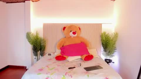 Snapshot of milu_blossom chatting on 06/16/26, 12:52 miluu online show from 06/16/26, 12:52