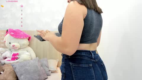 Snapshot of milu_gomez chatting on 12/29/24, 07:22 Milu Gomez online show from 12/29/24, 07:22