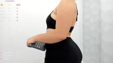 Snapshot of milu_gomez chatting on 01/13/25, 10:24 Milu Gomez online show from 01/13/25, 10:24