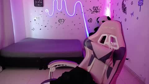 Snapshot of milusolers chatting on 11/30/25, 01:15 Milusolers online show from 11/30/25, 01:15