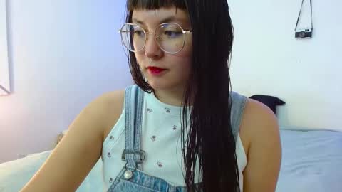 Snapshot of mily_baker chatting on 12/23/24, 05:43 mily_baker online show from 12/23/24, 05:43