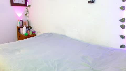 mily_baker online show from 04/10/26, 05:50