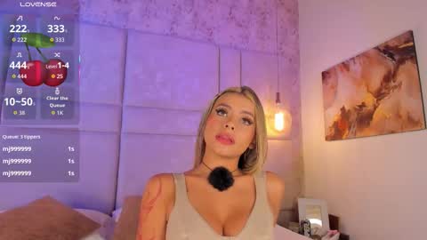 Snapshot of milyy_vermont chatting on 10/14/25, 08:53 Milyy online show from 10/14/25, 08:53