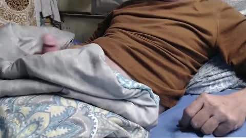 Snapshot of mimes32 chatting on 11/21/25, 12:21 mimes32 online show from 11/21/25, 12:21