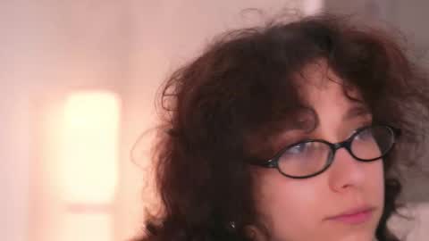 Snapshot of mimilicks chatting on 11/11/25, 06:13 IRIS online show from 11/11/25, 06:13