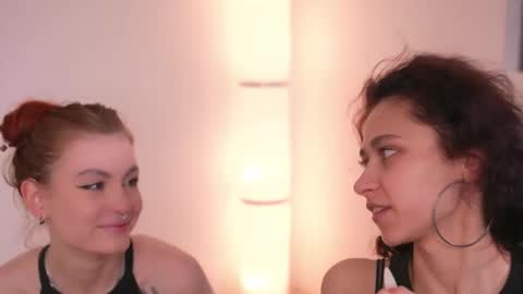 Snapshot of mimilicks chatting on 11/17/25, 06:41 IRIS online show from 11/17/25, 06:41