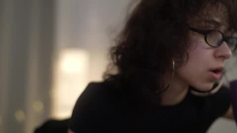 Snapshot of mimilicks chatting on 11/24/25, 07:30 IRIS online show from 11/24/25, 07:30