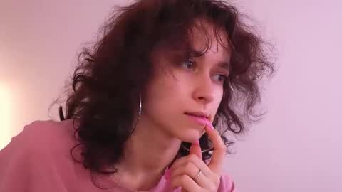 Snapshot of mimilicks chatting on 11/25/25, 06:57 IRIS online show from 11/25/25, 06:57