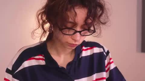 Snapshot of mimilicks chatting on 11/26/25, 07:53 IRIS online show from 11/26/25, 07:53