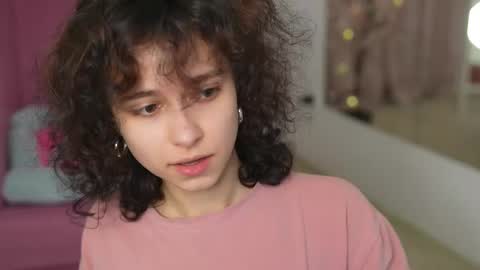 Snapshot of mimilicks chatting on 11/29/25, 07:33 IRIS online show from 11/29/25, 07:33