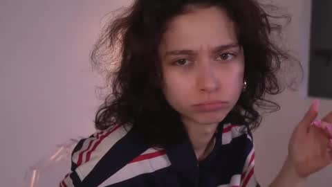 Snapshot of mimilicks chatting on 12/04/25, 08:23 IRIS online show from 12/04/25, 08:23