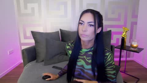 Mina online show from 02/03/25, 09:19