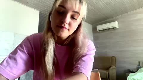 Snapshot of minaempey chatting on 07/13/26, 06:05 Lisy online show from 07/13/26, 06:05