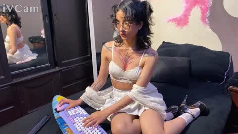 Suki 3 online show from 02/05/26, 01:10