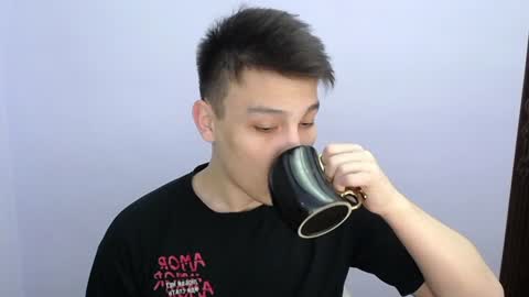 Snapshot of minato_kabuki chatting on 12/18/24, 11:02 MINATO online show from 12/18/24, 11:02