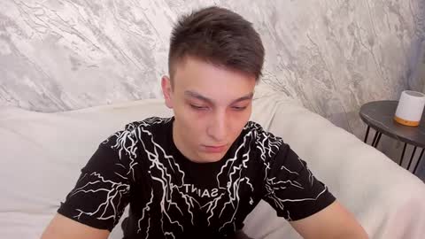 minato_kono online show from 01/30/25, 12:06