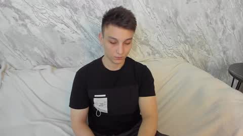 minato_kono online show from 02/02/25, 12:24