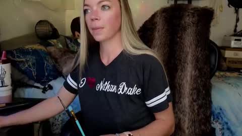 Mindy Mars online show from 11/19/25, 04:40