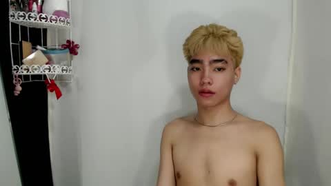 mingkla_man online show from 04/19/26, 06:10