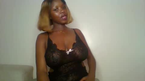 Snapshot of mini_barbie chatting on 04/25/26, 08:50 STRAWBERRY online show from 04/25/26, 08:50