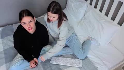 KarinaLeila online show from 09/30/25, 06:29