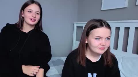 KarinaLeila online show from 10/03/25, 06:10