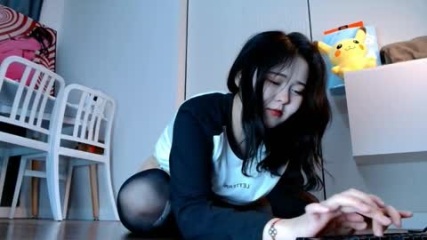Snapshot of minji_snow chatting on 04/24/26, 01:24 Minji online show from 04/24/26, 01:24