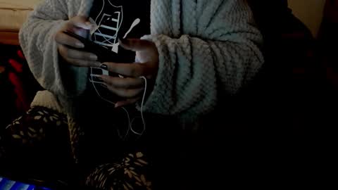 minka0 online show from 11/29/25, 10:24