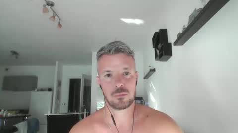 Snapshot of minka28 chatting on 06/06/26, 05:17 minka28 online show from 06/06/26, 05:17
