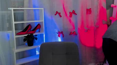 Snapshot of mipsymipson chatting on 01/07/25, 07:20 NEXT STREAM NOVEMBER  27282930 online show from 01/07/25, 07:20