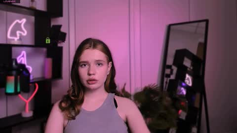 Snapshot of mira_lyn chatting on 11/29/25, 07:17 mira_lyn online show from 11/29/25, 07:17