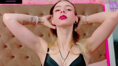 Snapshot of mira_lynxx chatting on 10/31/25, 04:57 mira_lynxx online show from 10/31/25, 04:57