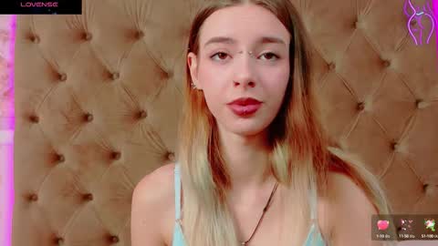 Snapshot of mira_lynxx chatting on 11/10/25, 05:06 mira_lynxx online show from 11/10/25, 05:06