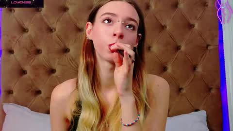 Snapshot of mira_lynxx chatting on 12/05/25, 05:16 mira_lynxx online show from 12/05/25, 05:16