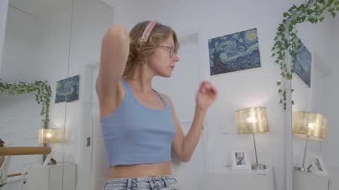 mira_marni online show from 11/13/25, 10:58