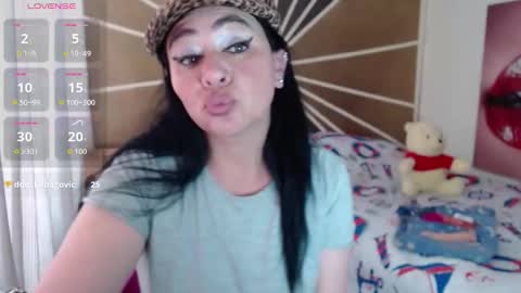 Snapshot of mira_valen chatting on 10/14/25, 04:19 Vicky online show from 10/14/25, 04:19