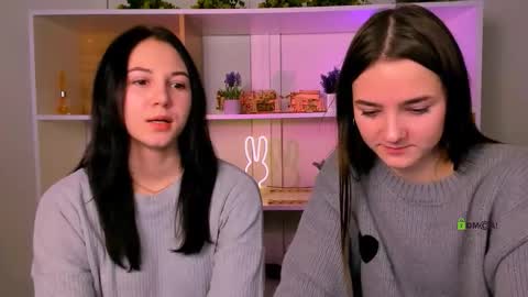 Snapshot of mira_vibe chatting on 12/22/25, 05:59 Mira online show from 12/22/25, 05:59